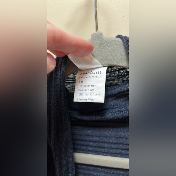 🌟 Light Weight Shrug 🌟 - Picture 4 of 5